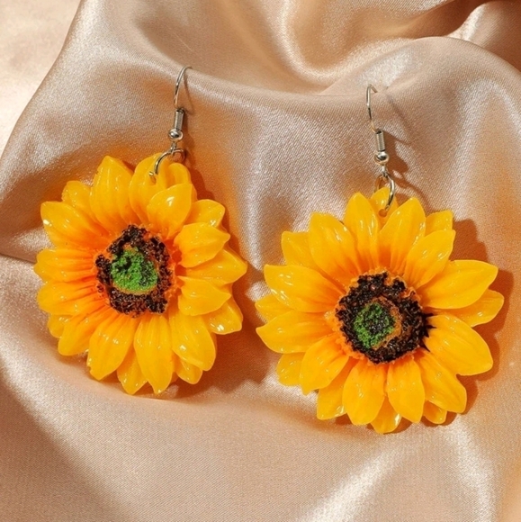 💖 2/$30 Boho Yellow big oversized Sunflower Floral drop yellow flower Earrings - Picture 1 of 9